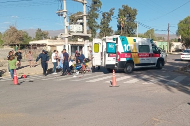 Siniestro Vial en Jáchal: Un motociclista resultó herido luego de una colisión, en una esquina complicada