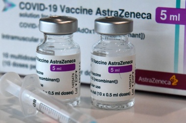 Los posibles efectos adversos de la vacuna AstraZeneca se encuentran bajo la lupa de los expertos