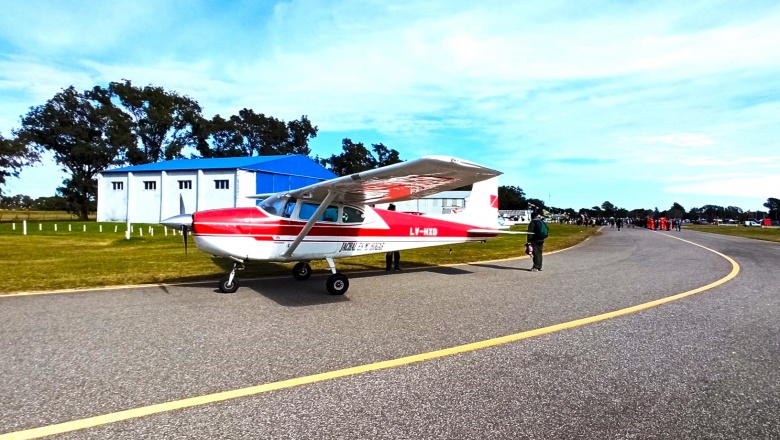 El avión del Aeroclub de Frontera de Jáchal en el 42º Aniversario del Bautismo de Fuego de la Fuerza Aérea Argentina